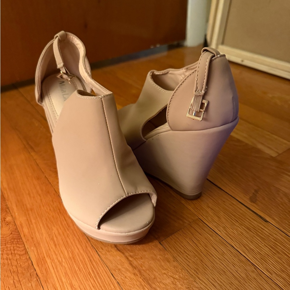 Mila Lady Chic Beige Wedge Sandals